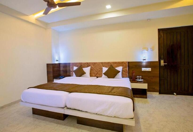 בית מלון כפרי Ivy Residency