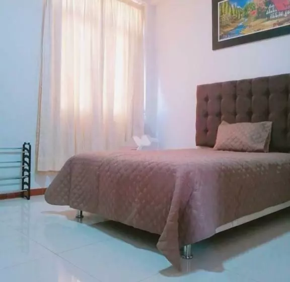 Deluxe Hotel Talara   A 5 Minutos Del Aeropuerto Y Plaza De Armas