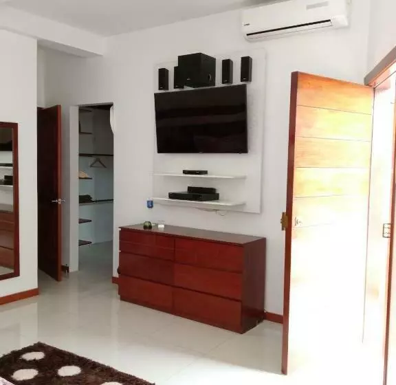 Deluxe Hotel Talara   A 5 Minutos Del Aeropuerto Y Plaza De Armas