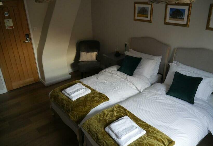 ホテル The Fox And Hounds