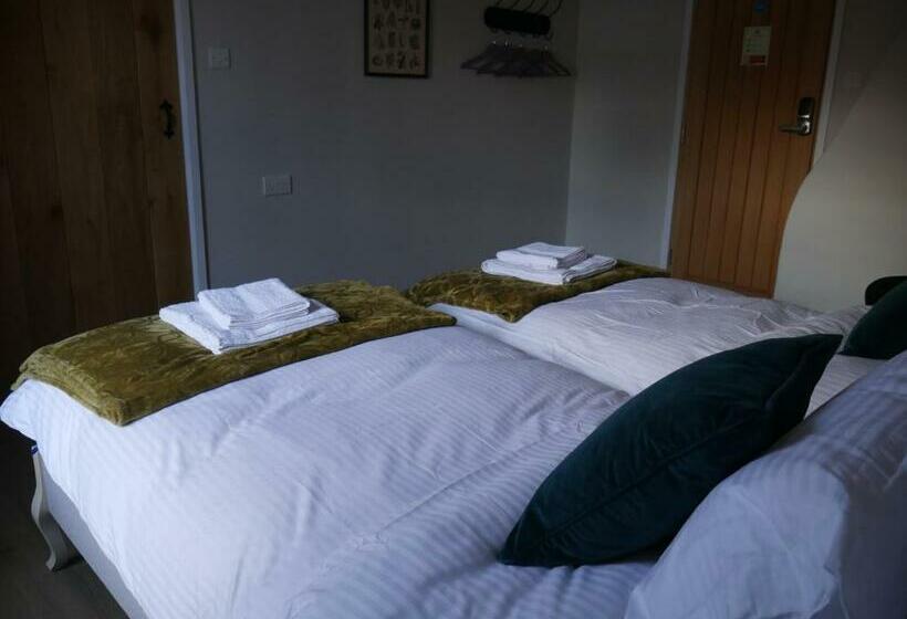 ホテル The Fox And Hounds