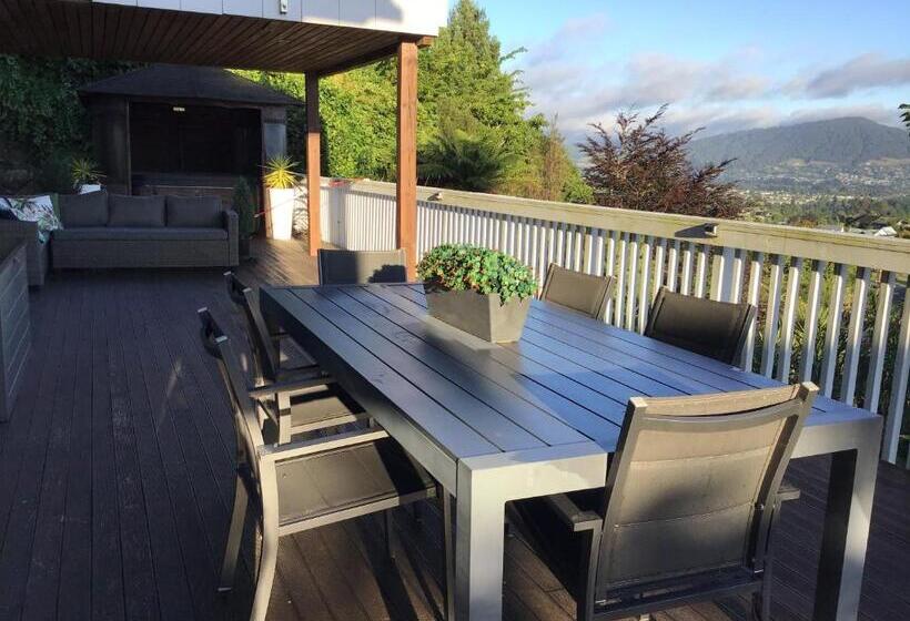 Pensió Serenity Views