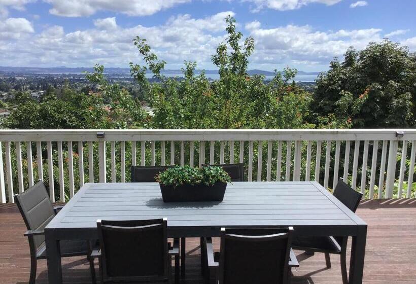 Pensió Serenity Views