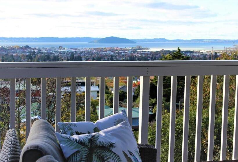 Pensió Serenity Views