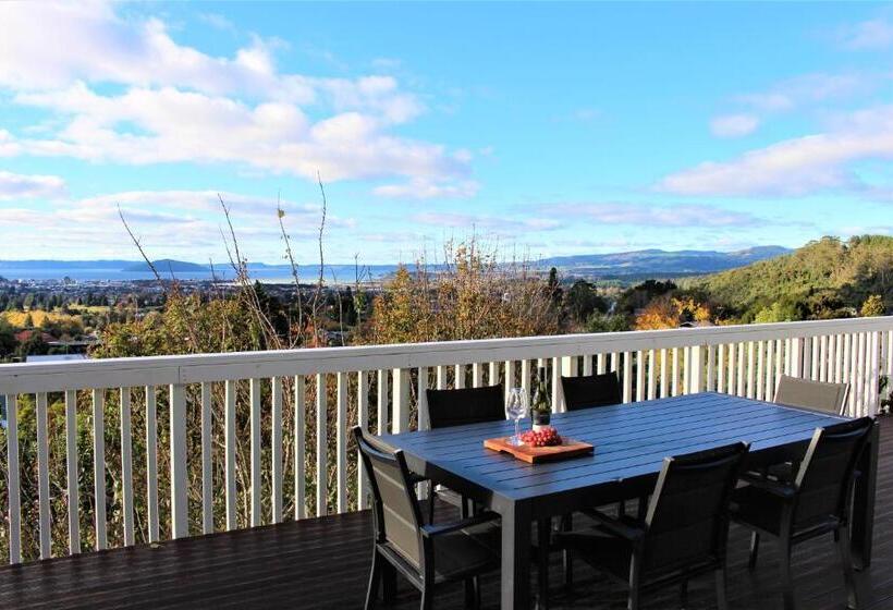 Pensió Serenity Views