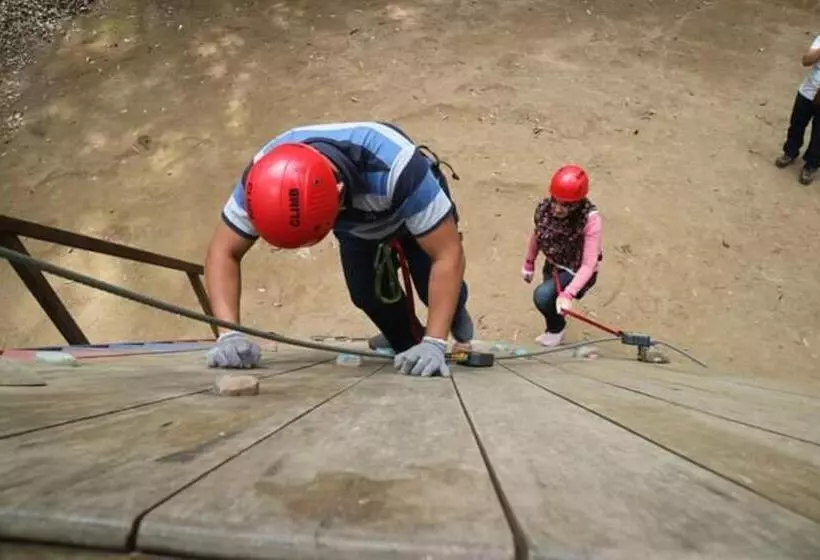 Lomakeskus Lawu Forest Camp