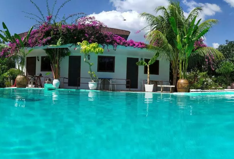 Lomakeskus Oasis Phuket Airport