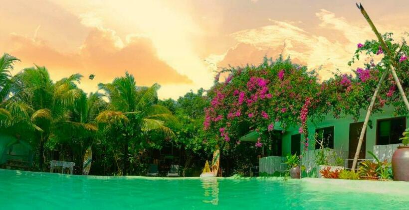 منتجع Oasis Phuket Airport