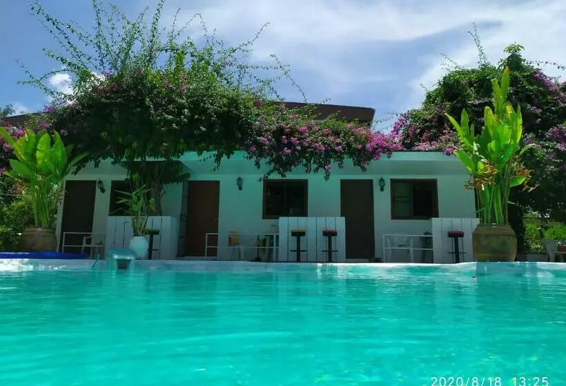 Lomakeskus Oasis Phuket Airport