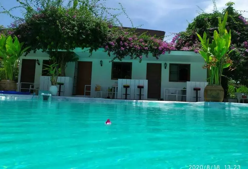 Lomakeskus Oasis Phuket Airport