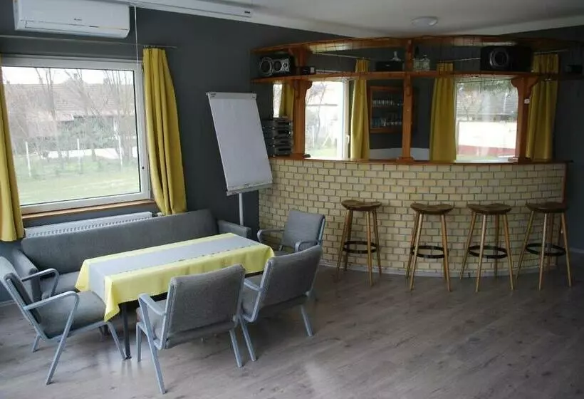 ベッドアンドブレックファースト Casa Napsugár Panzió