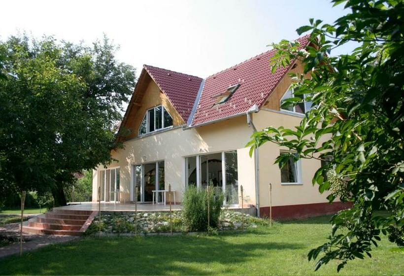 住宿加早餐 Casa Napsugár Panzió