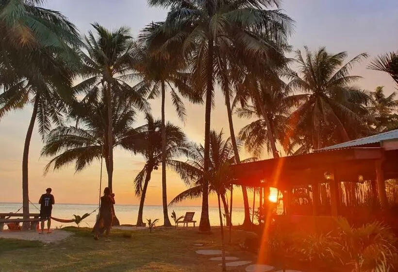 هتل Charisma Beach Resort