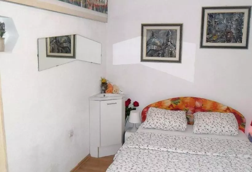 فندق Apartment Biro Kestenovi