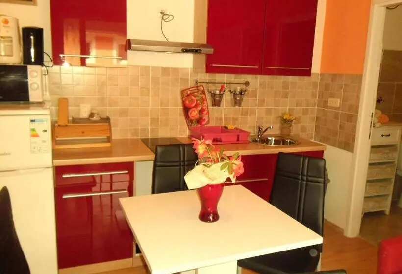 فندق Apartment Biro Kestenovi