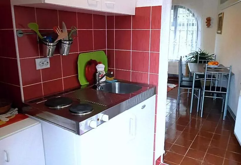 فندق Apartment Biro Kestenovi