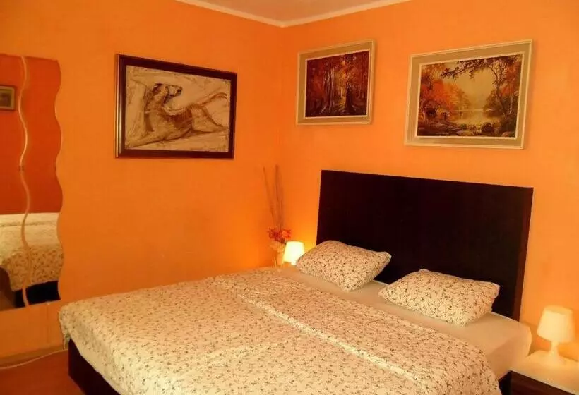 فندق Apartment Biro Kestenovi