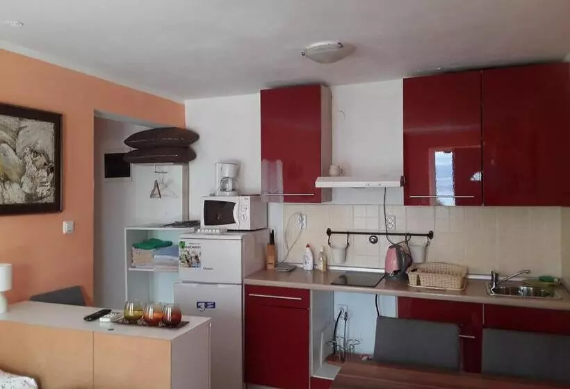 فندق Apartment Biro Kestenovi