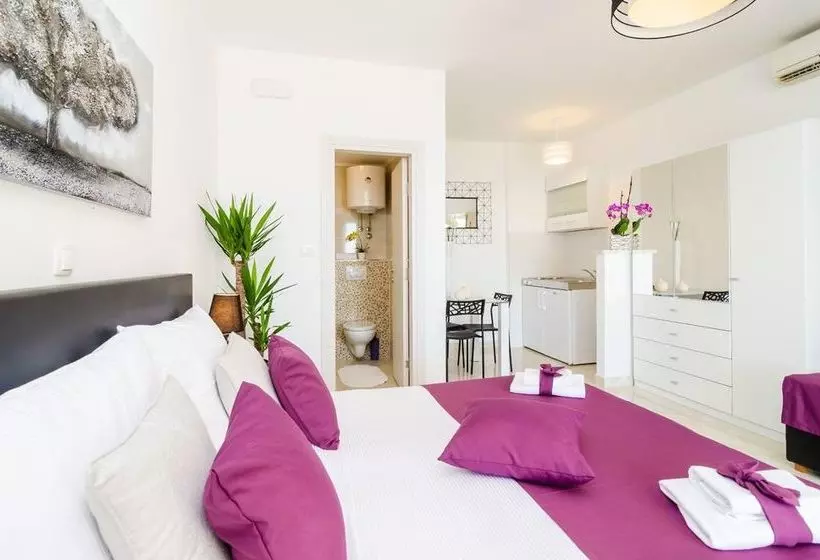 Отель Apartments A&m