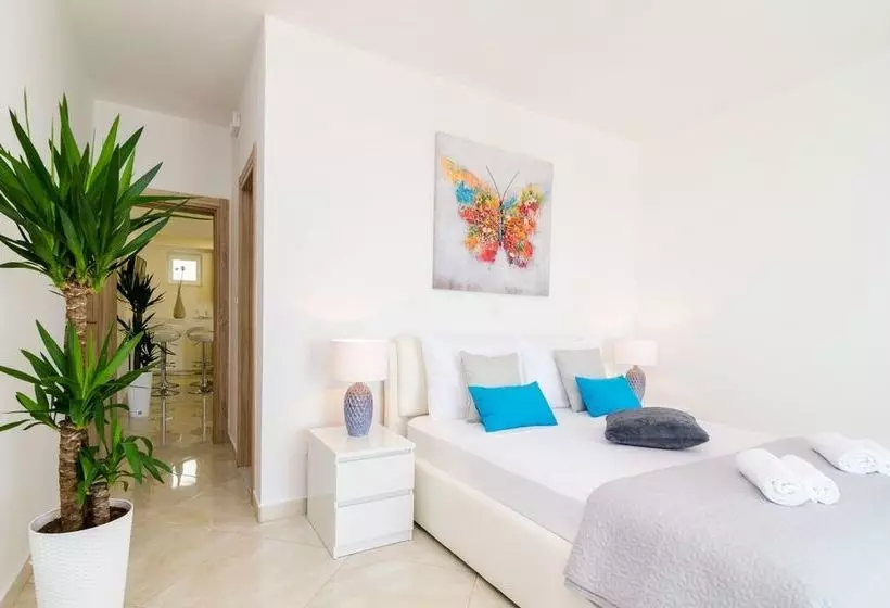 Отель Apartments A&m