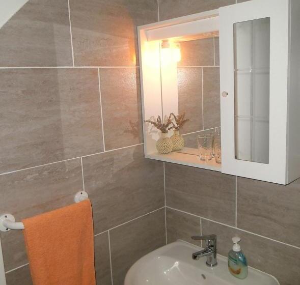 ホテル Apartment Biro Kestenovi