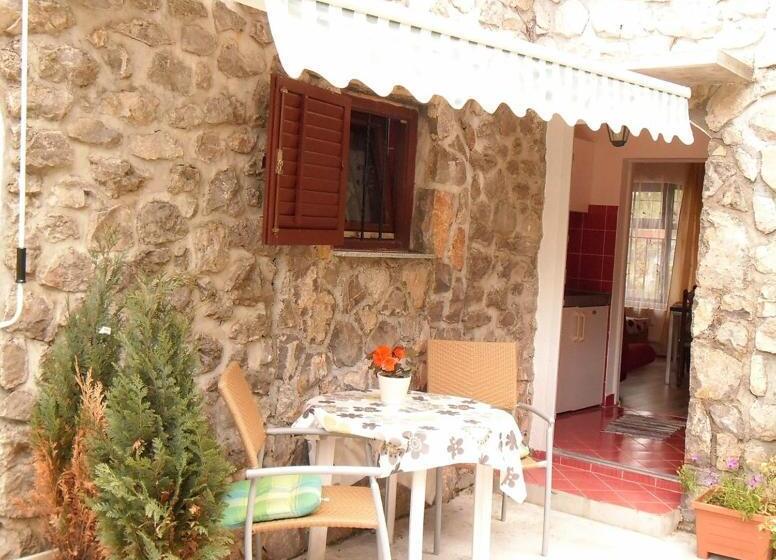 ホテル Apartment Biro Kestenovi