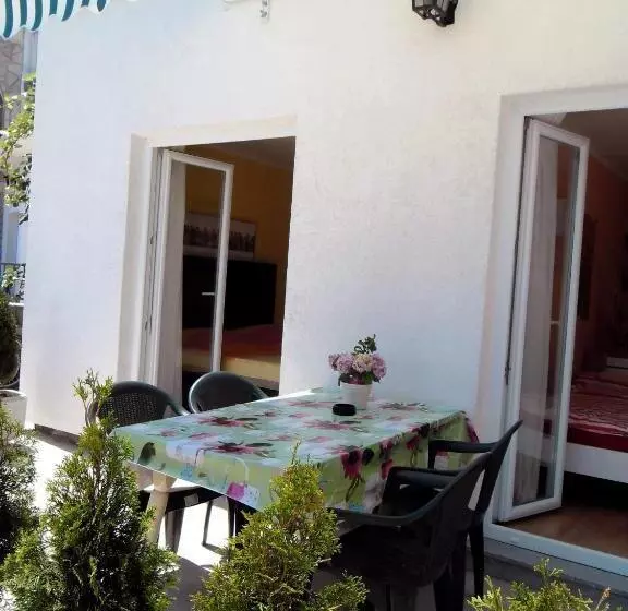 فندق Apartment Biro Kestenovi