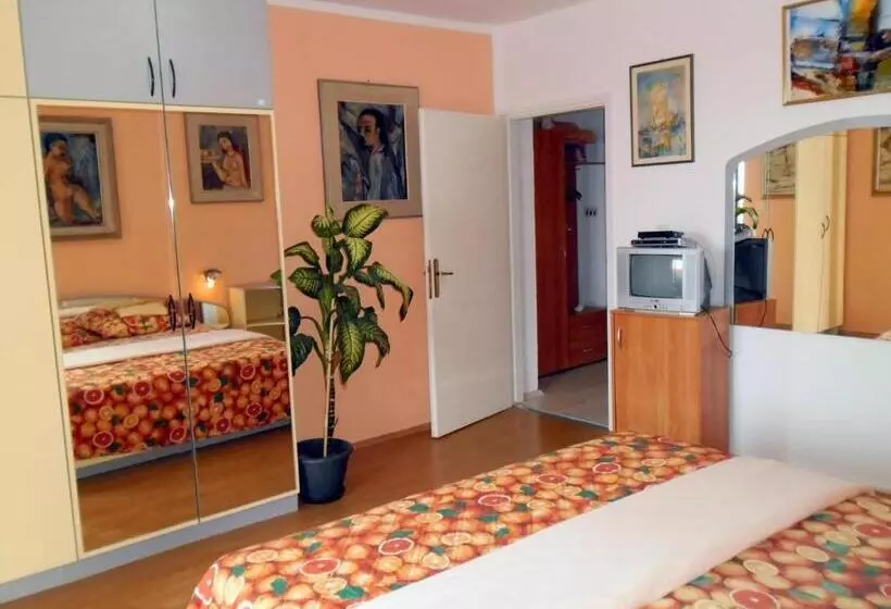 فندق Apartment Biro Kestenovi