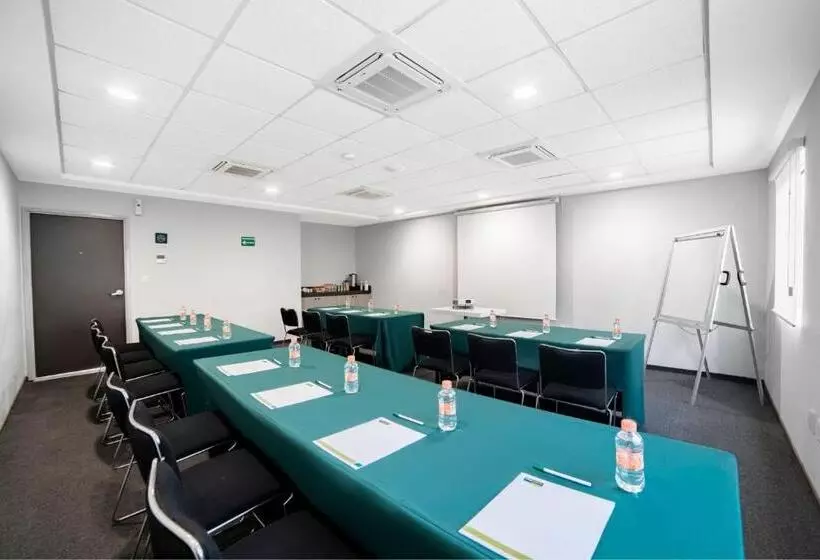 Отель City Express Junior By Marriott Ciudad Del Carmen Aeropuerto