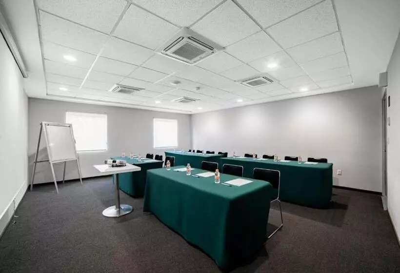 Отель City Express Junior By Marriott Ciudad Del Carmen Aeropuerto