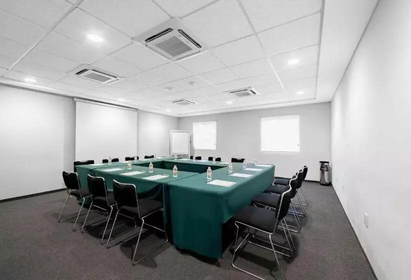 Отель City Express Junior By Marriott Ciudad Del Carmen Aeropuerto