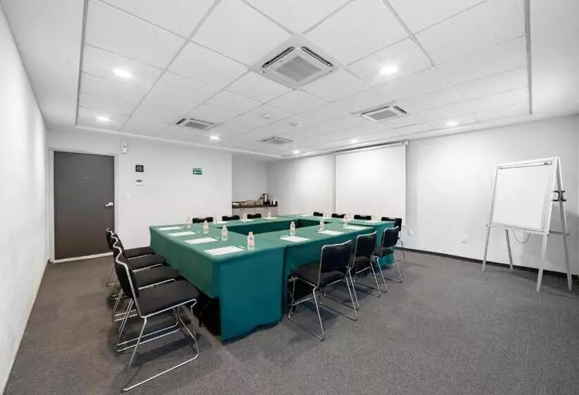 Отель City Express Junior By Marriott Ciudad Del Carmen Aeropuerto