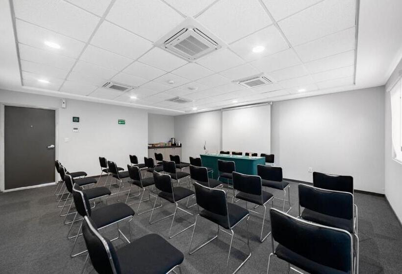 ホテル City Express Junior By Marriott Ciudad Del Carmen Aeropuerto