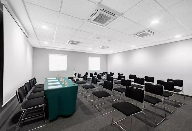 Отель City Express Junior By Marriott Ciudad Del Carmen Aeropuerto