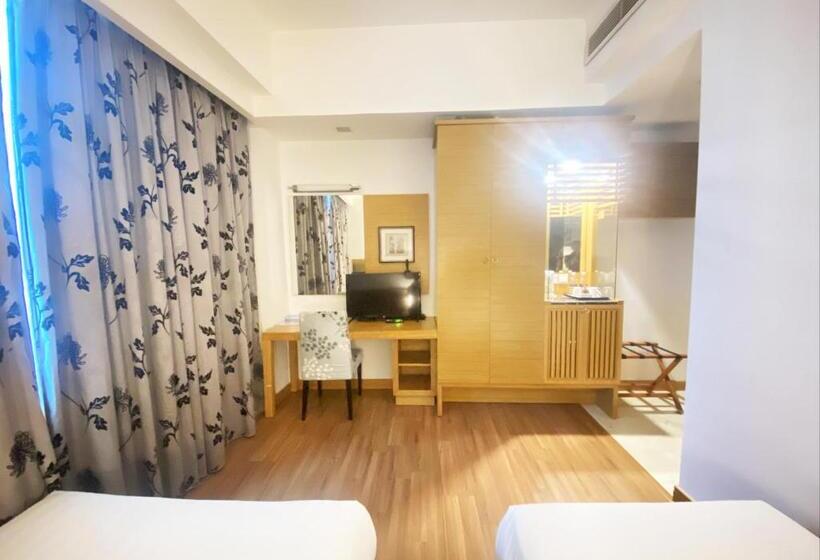 Отель Crown Garden