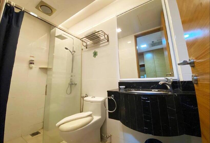 Отель Crown Garden