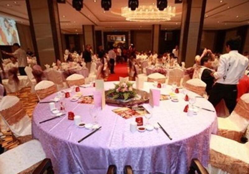 Отель Crown Garden