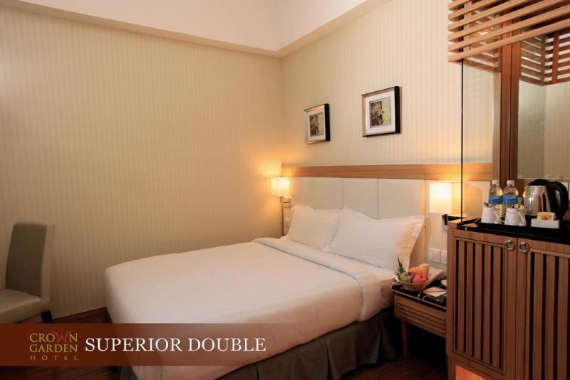 Отель Crown Garden
