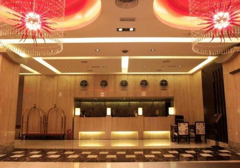 Отель Crown Garden