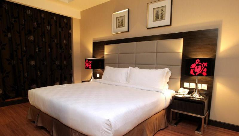 Отель Crown Garden