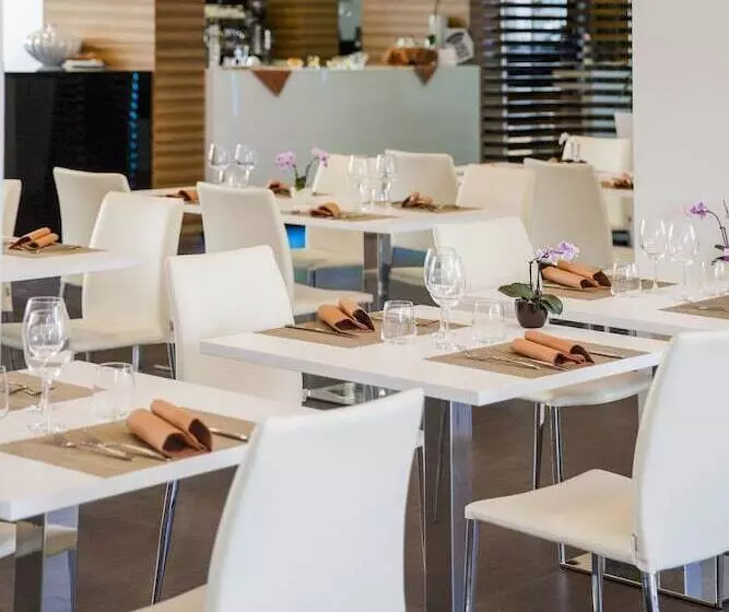 فندق Degli Arcimboldi