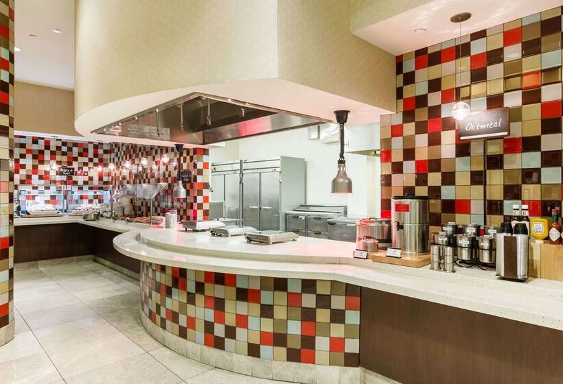 فندق Embassy Suites Newark Airport