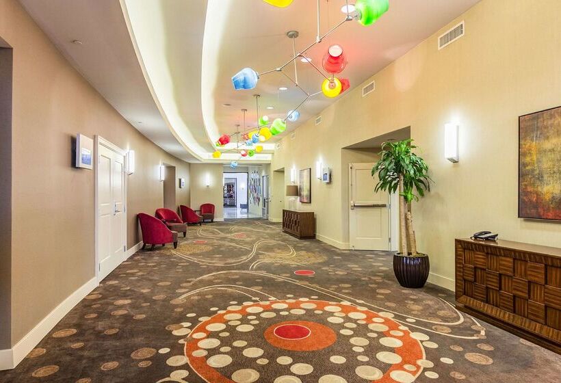 فندق Embassy Suites Newark Airport