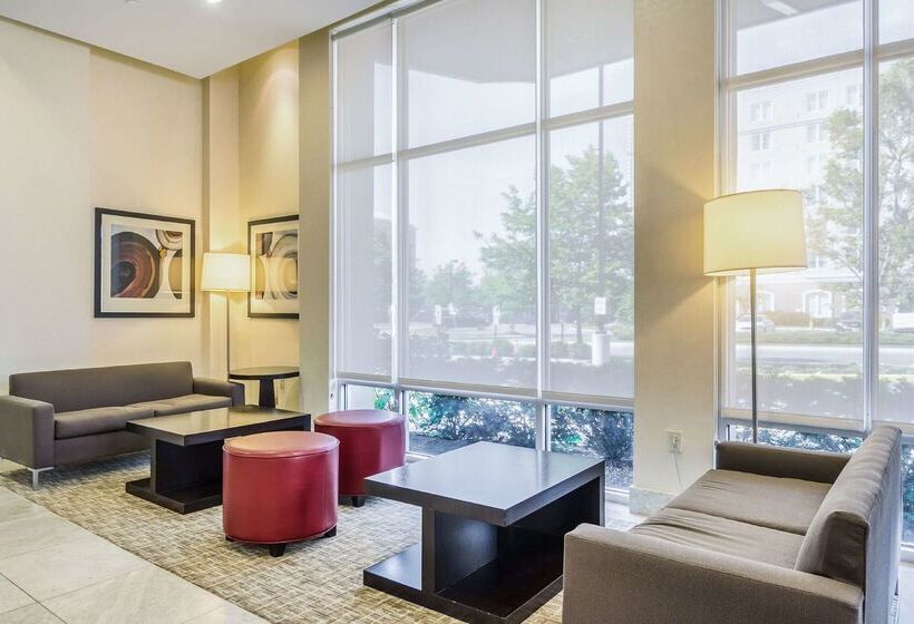 فندق Embassy Suites Newark Airport