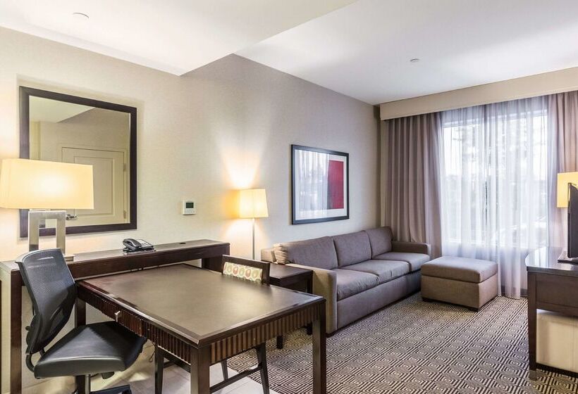 فندق Embassy Suites Newark Airport