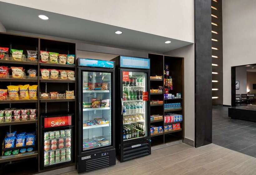 فندق Embassy Suites Newark Airport