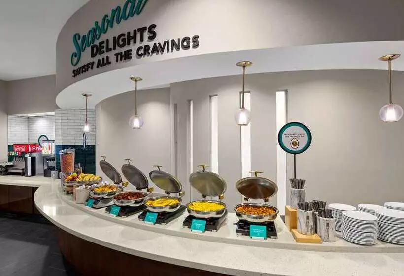 هتل Embassy Suites Newark Airport