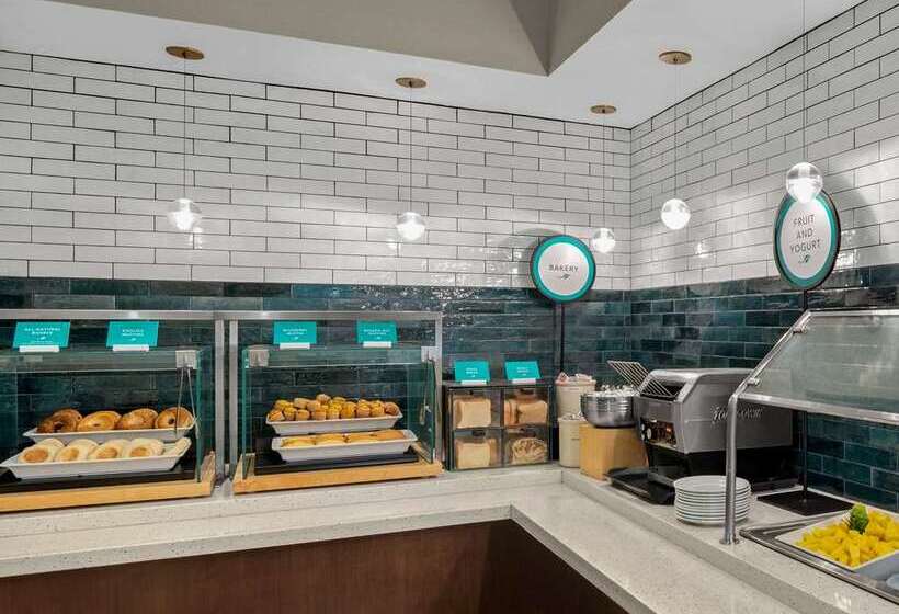 فندق Embassy Suites Newark Airport