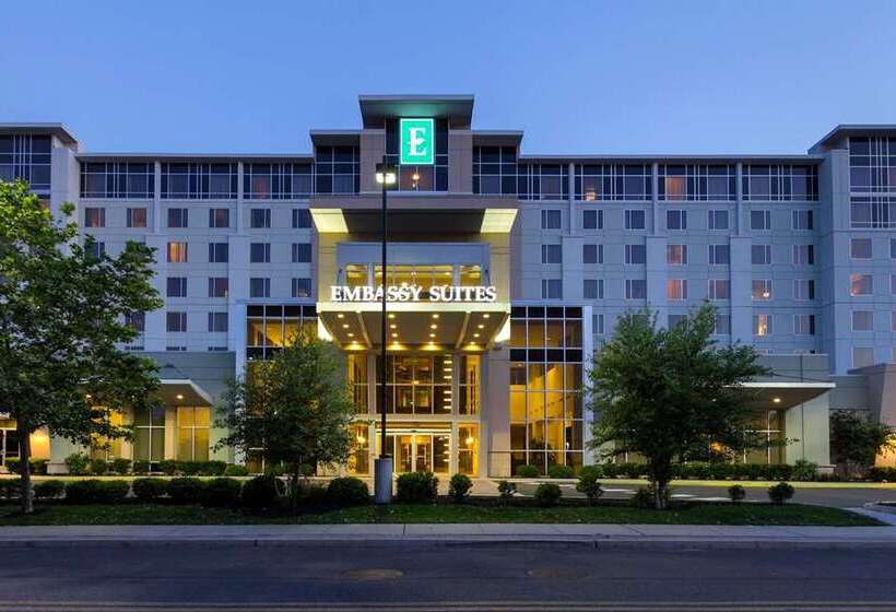 فندق Embassy Suites Newark Airport