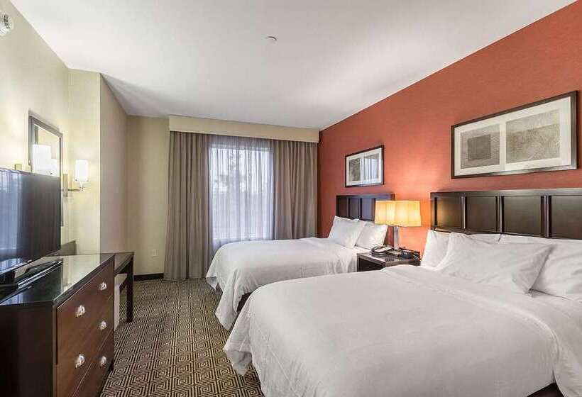 فندق Embassy Suites Newark Airport